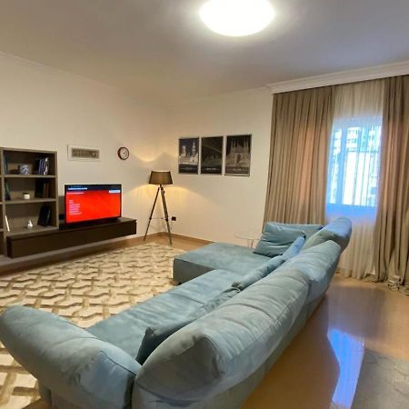 Villa Chaplin Tirana Exteriör bild