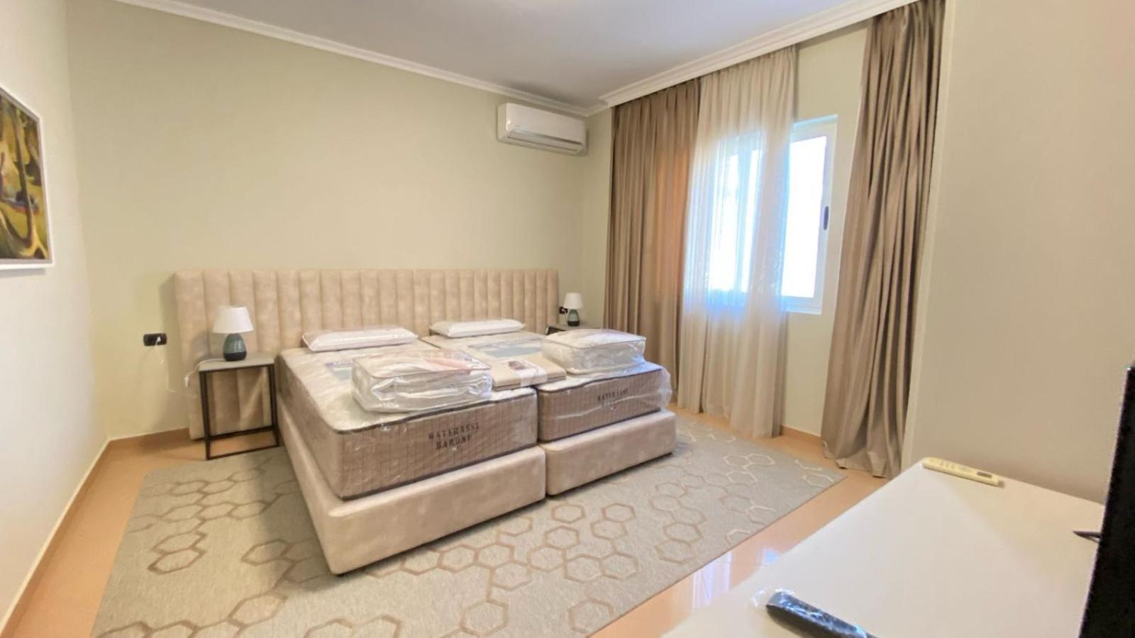 Villa Chaplin Tirana Exteriör bild