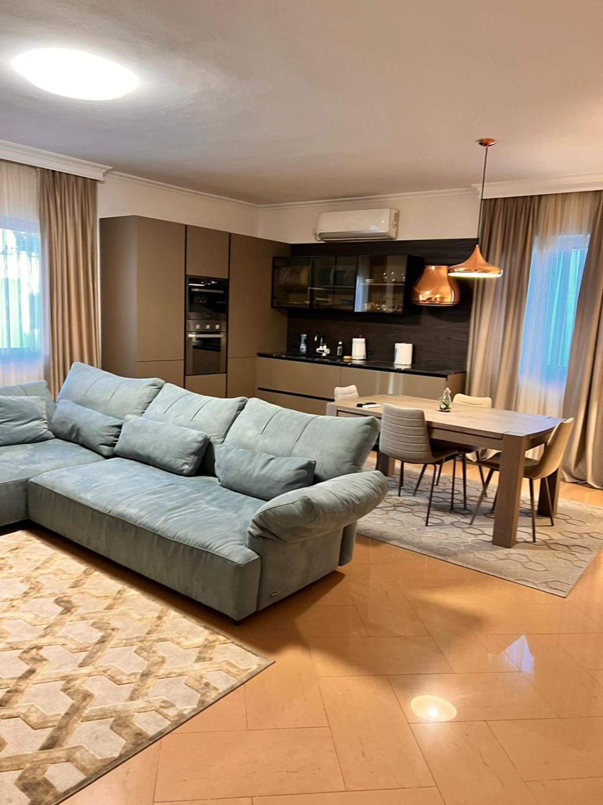 Villa Chaplin Tirana Exteriör bild